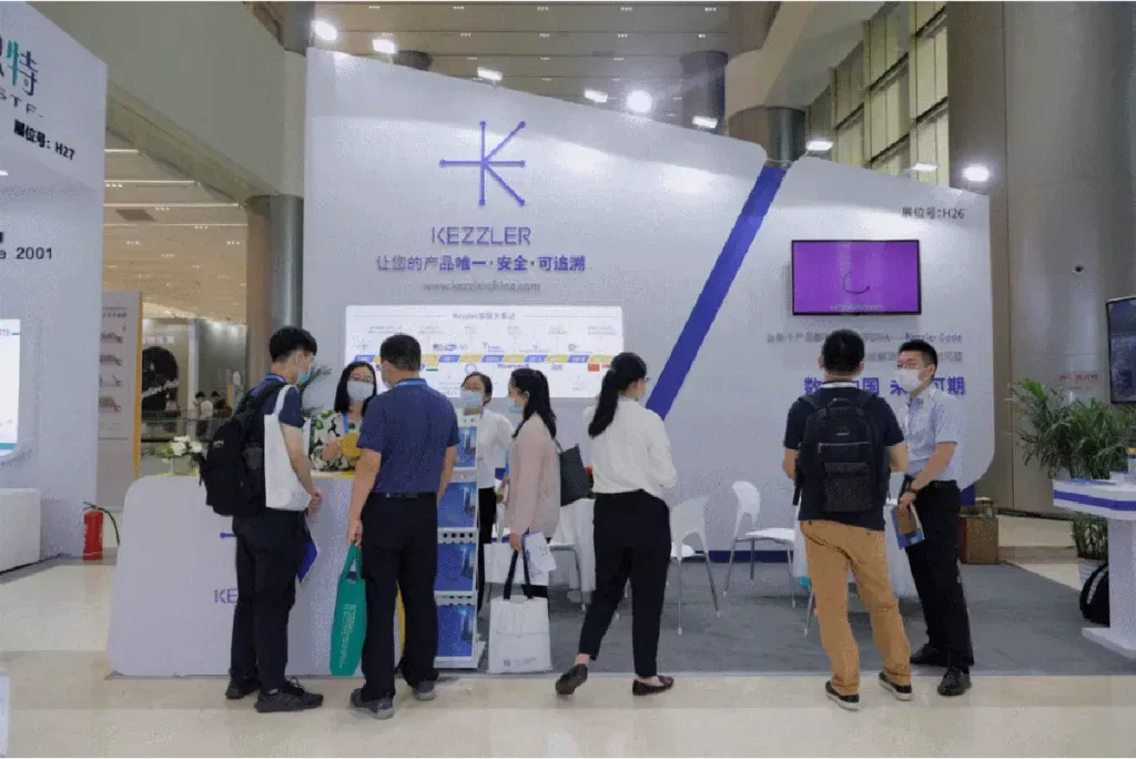 People at the Kezzler booth at China Food & Beverage Innovation Forum