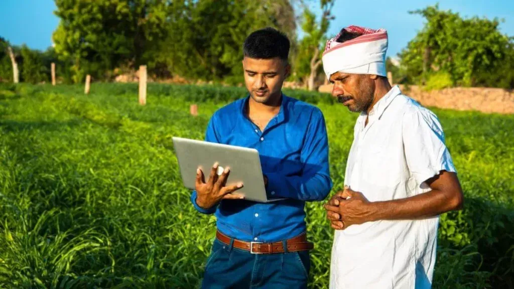 Indian famers using a laptop