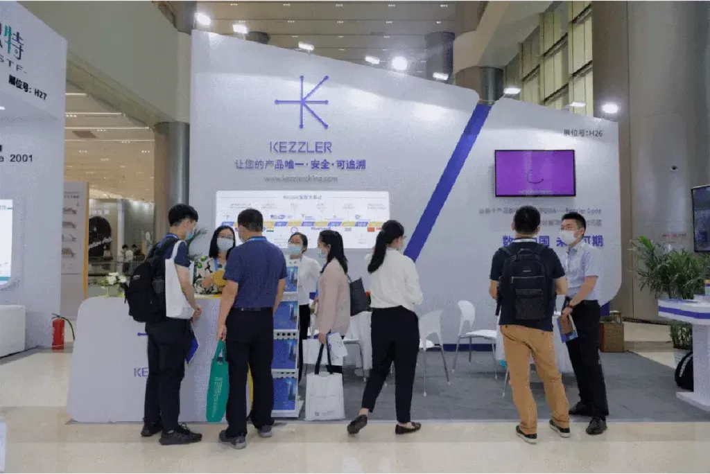 People at the Kezzler booth at China Food & Beverage Innovation Forum